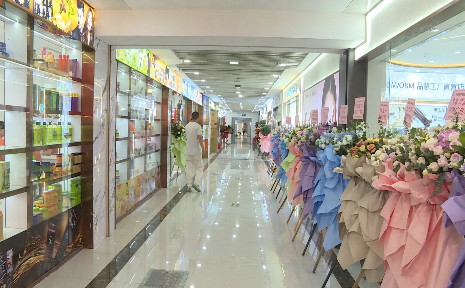 Market shopping corridor